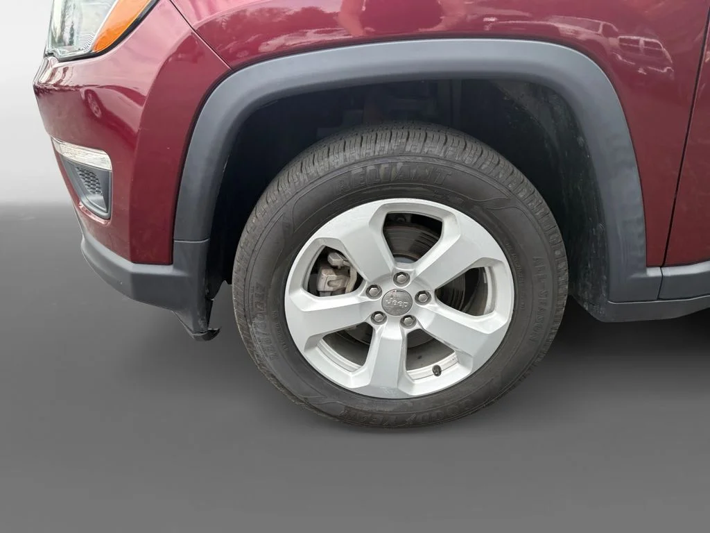 Used 2021 Velvet Red Pearlcoat Jeep Latitude image 14