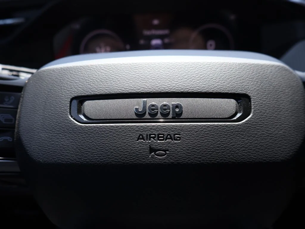 New 2026 Red Hot Pearl-Coat Exterior Paint Jeep Laredo image 26
