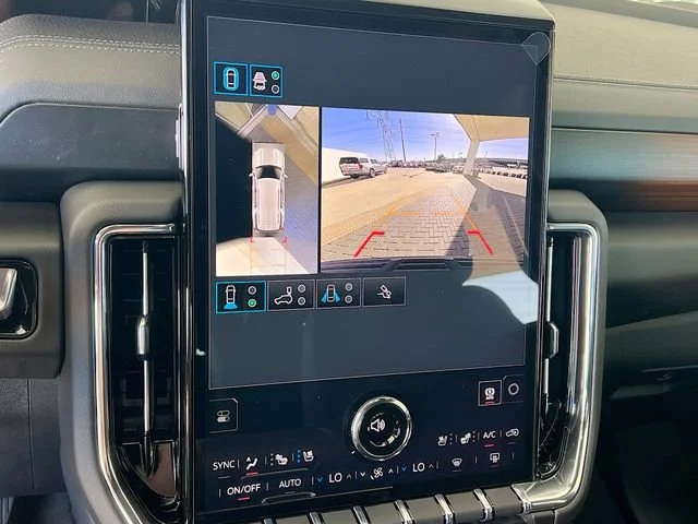 2026 GMC Yukon Denali - Photo 9
