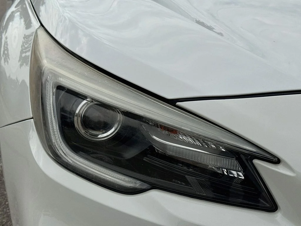 Used 2018 White Subaru 2.5i image 39