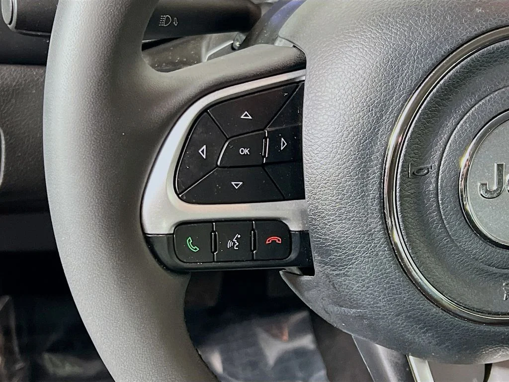 Used 2021 Red Jeep Latitude image 10