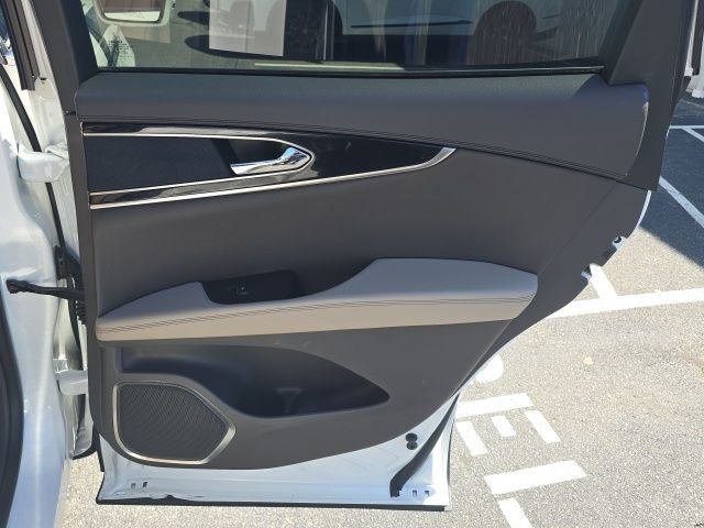 Used 2022 White Lincoln Reserve image 23