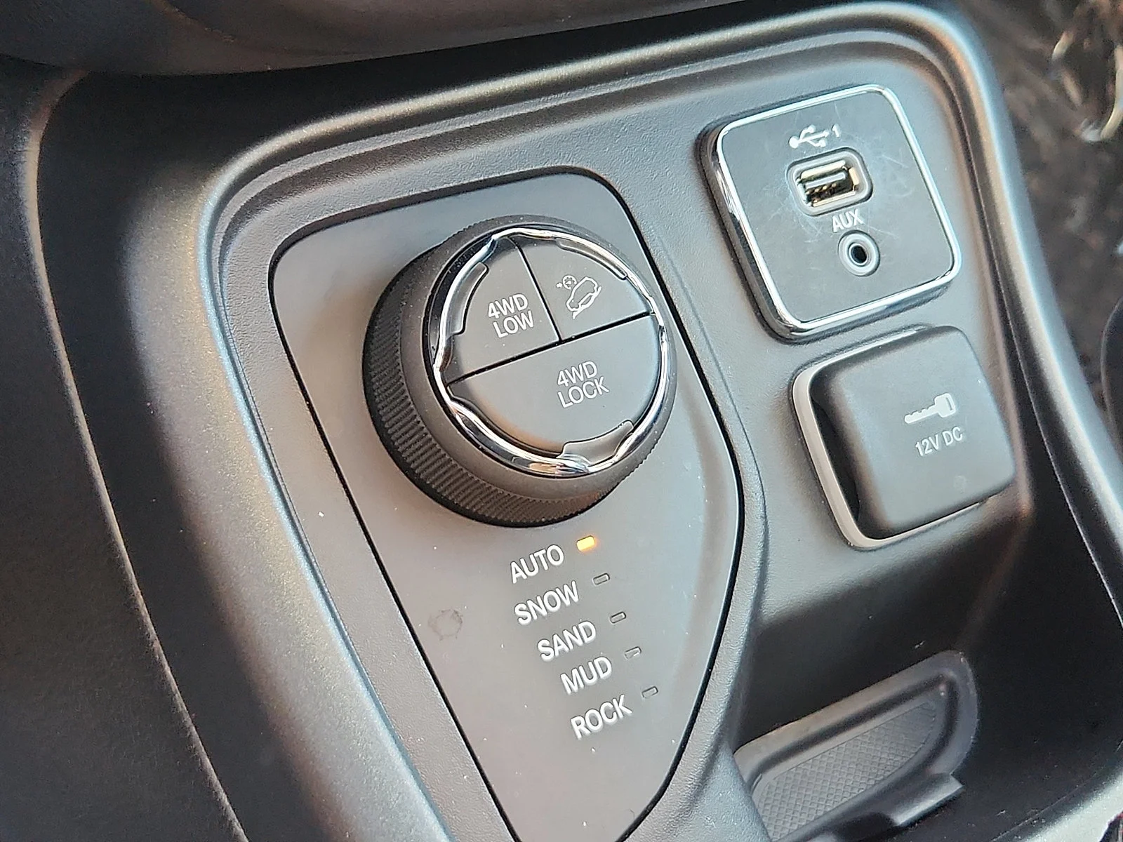 Used 2021 Diamond Black Jeep Trailhawk image 25