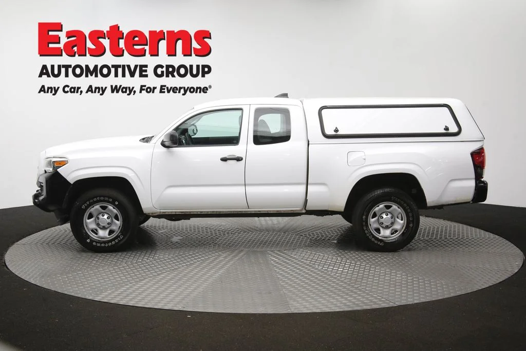 Used 2018 White Toyota SR image 58