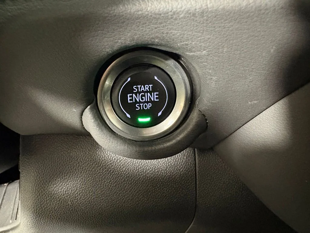 Used 2025 Black Chevrolet Z71 image 30
