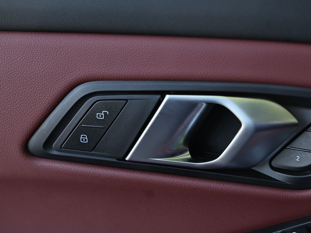 2024 BMW 3 Series 330i - Photo 15