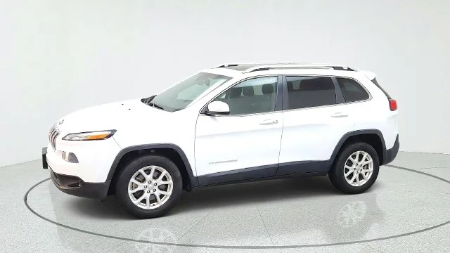 Used 2014 White Jeep Latitude image 5
