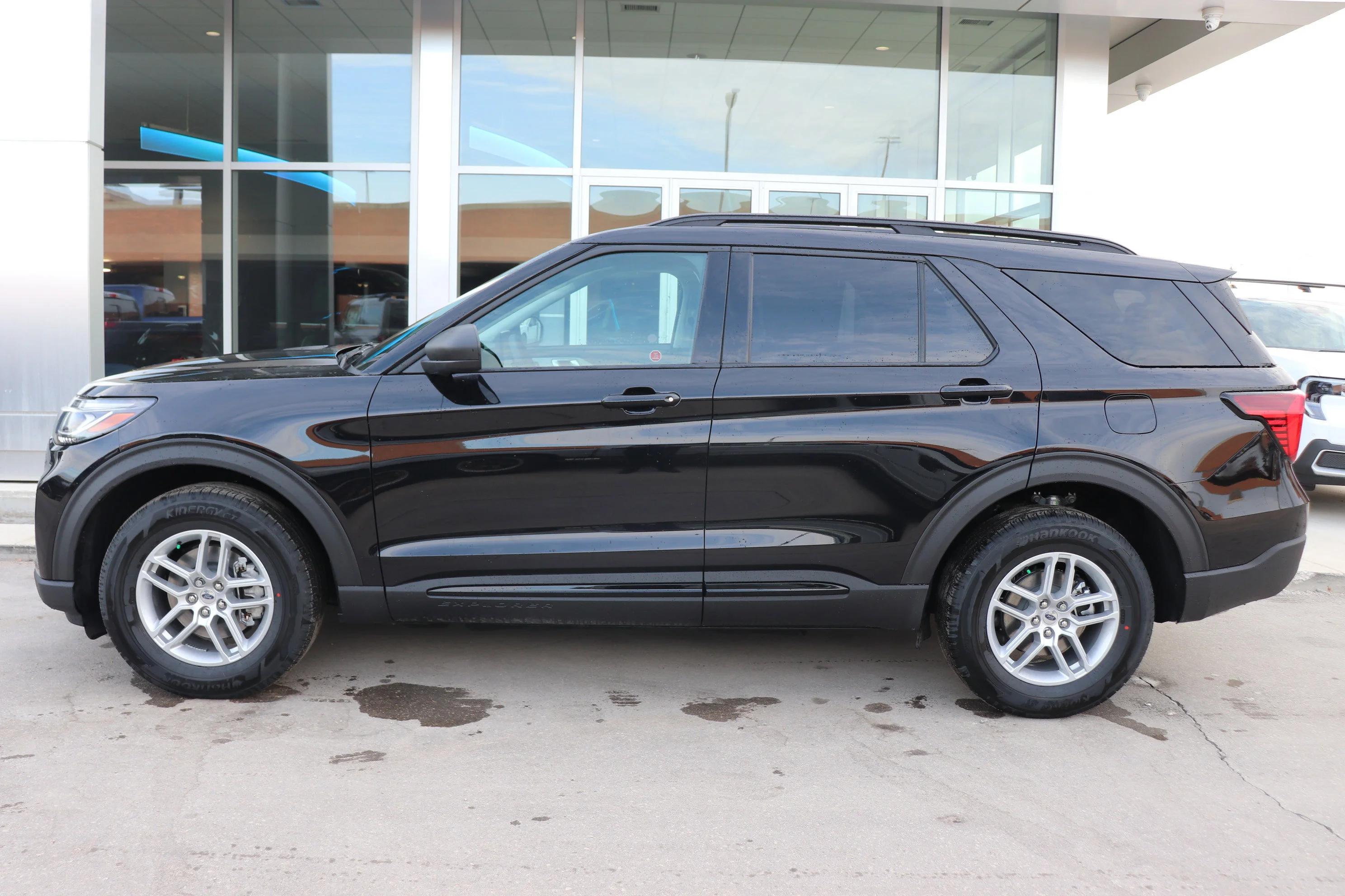 New 2026 AGATE BLACK Ford Active w/200A Pkg image 3