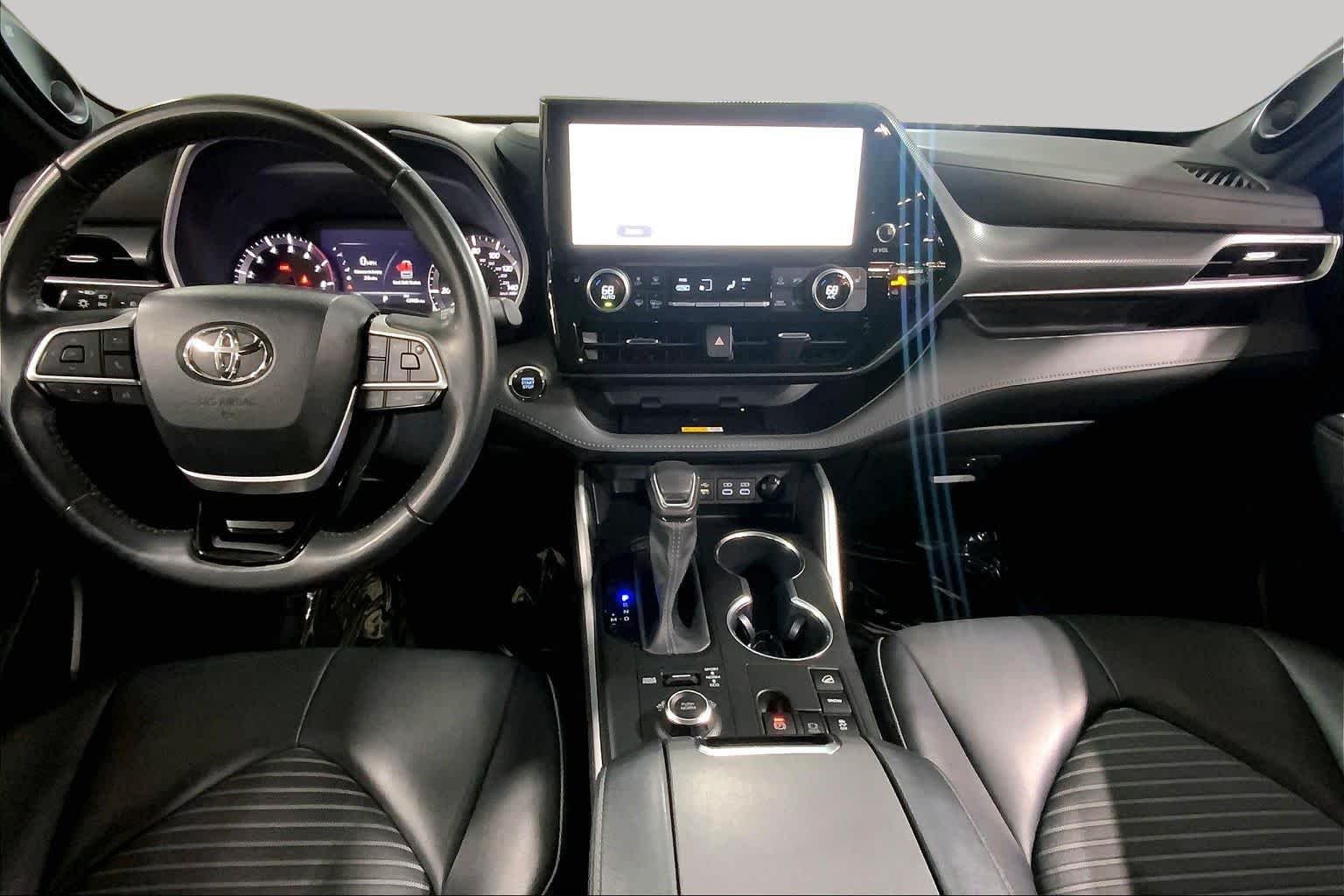 Used 2023 Wind Chill Pearl Toyota XSE image 16