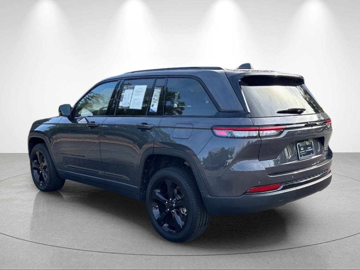 Used 2023 Baltic Gray Metallic Clearcoat Jeep Limited image 3