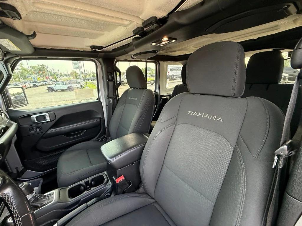 Used 2020 Silver Jeep Unlimited Sahara image 13