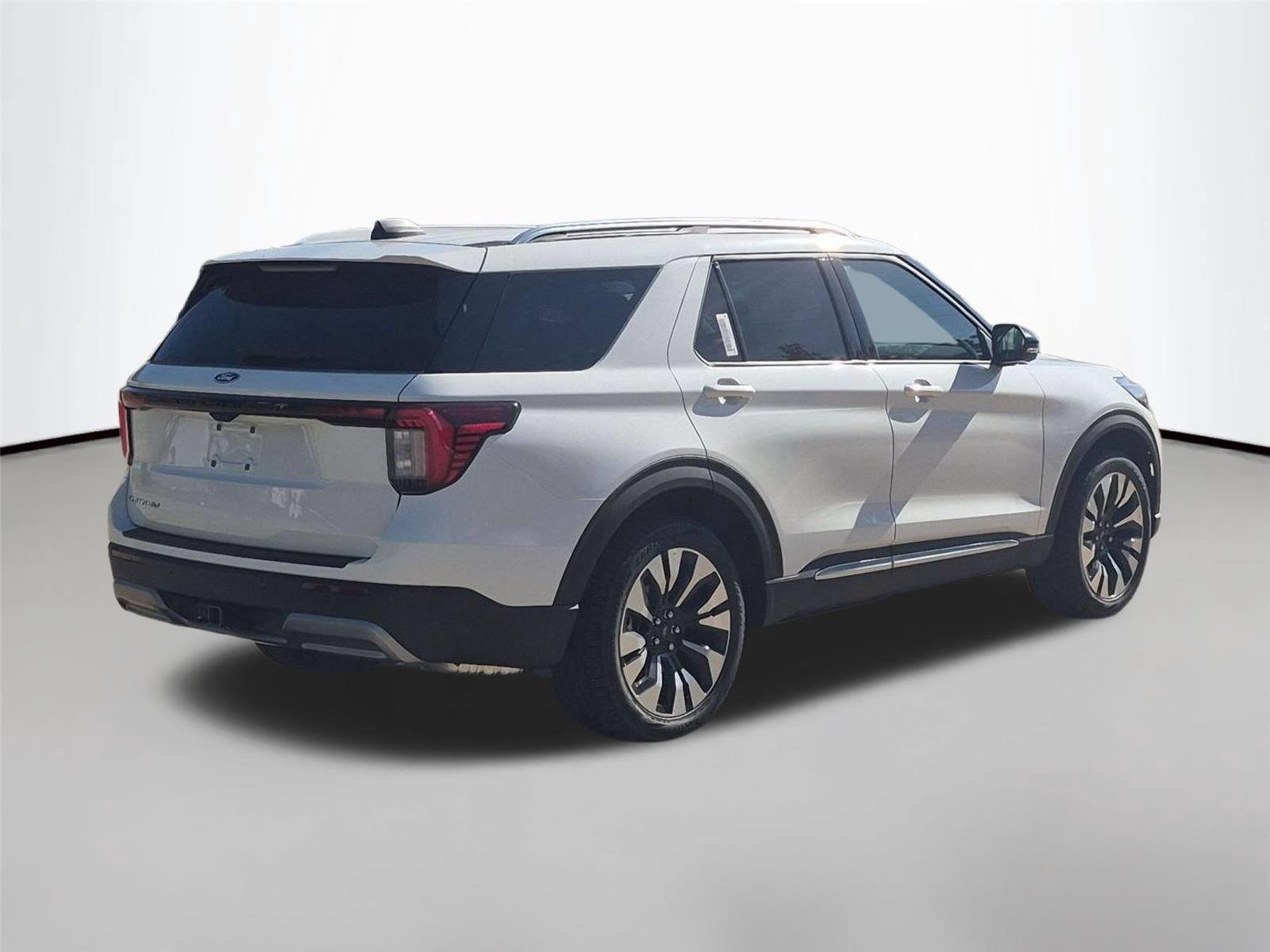 New 2027 Star White Metallic Tri-Coat Ford Platinum™ image 5