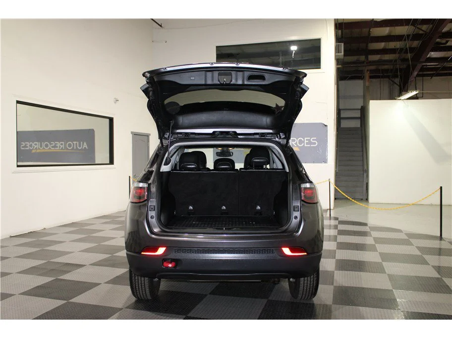 Used 2018 Granite Crystal Metallic Clearcoat Jeep Trailhawk image 20