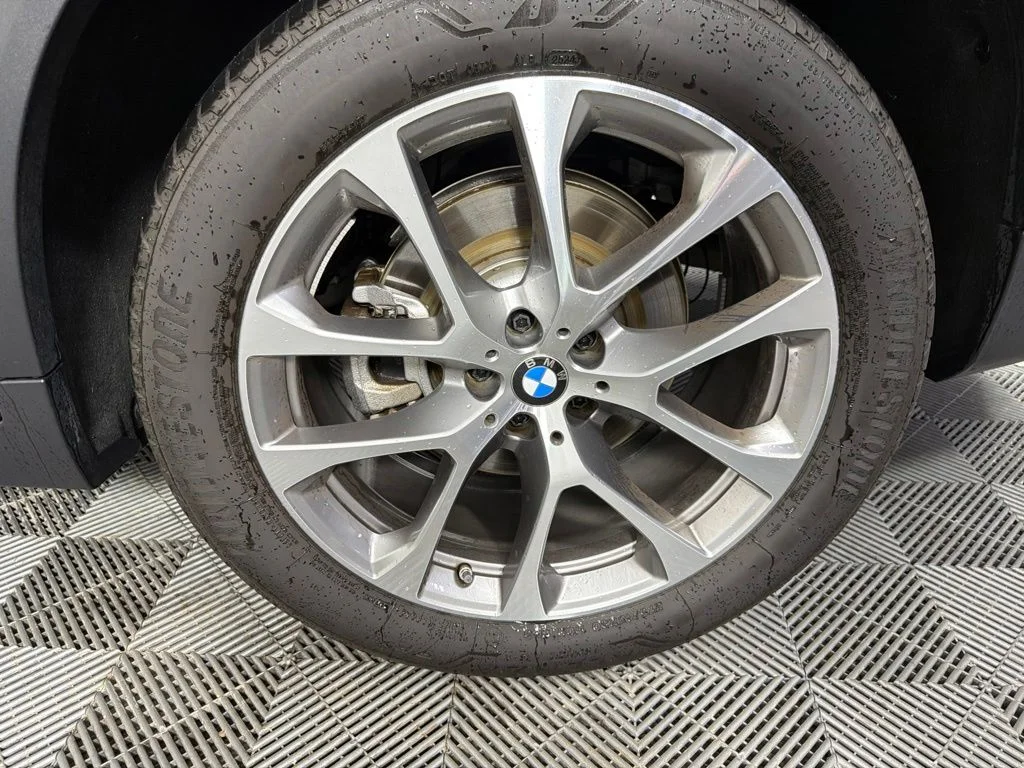 Certified Used 2025 Black Sapphire Metallic BMW xDrive40i image 9