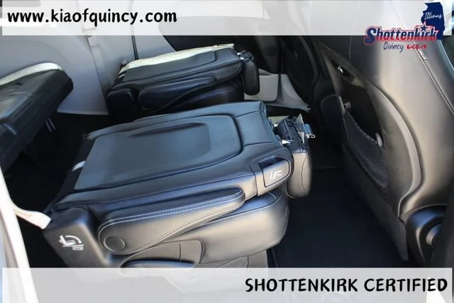 Used 2022 Granite Chrysler Touring L image 16