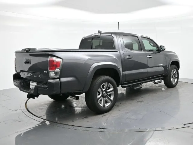 Used 2018 Magnetic Gray Metallic Toyota SR5 image 7