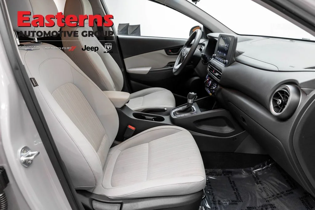 Used 2022 Silver Hyundai SEL image 24