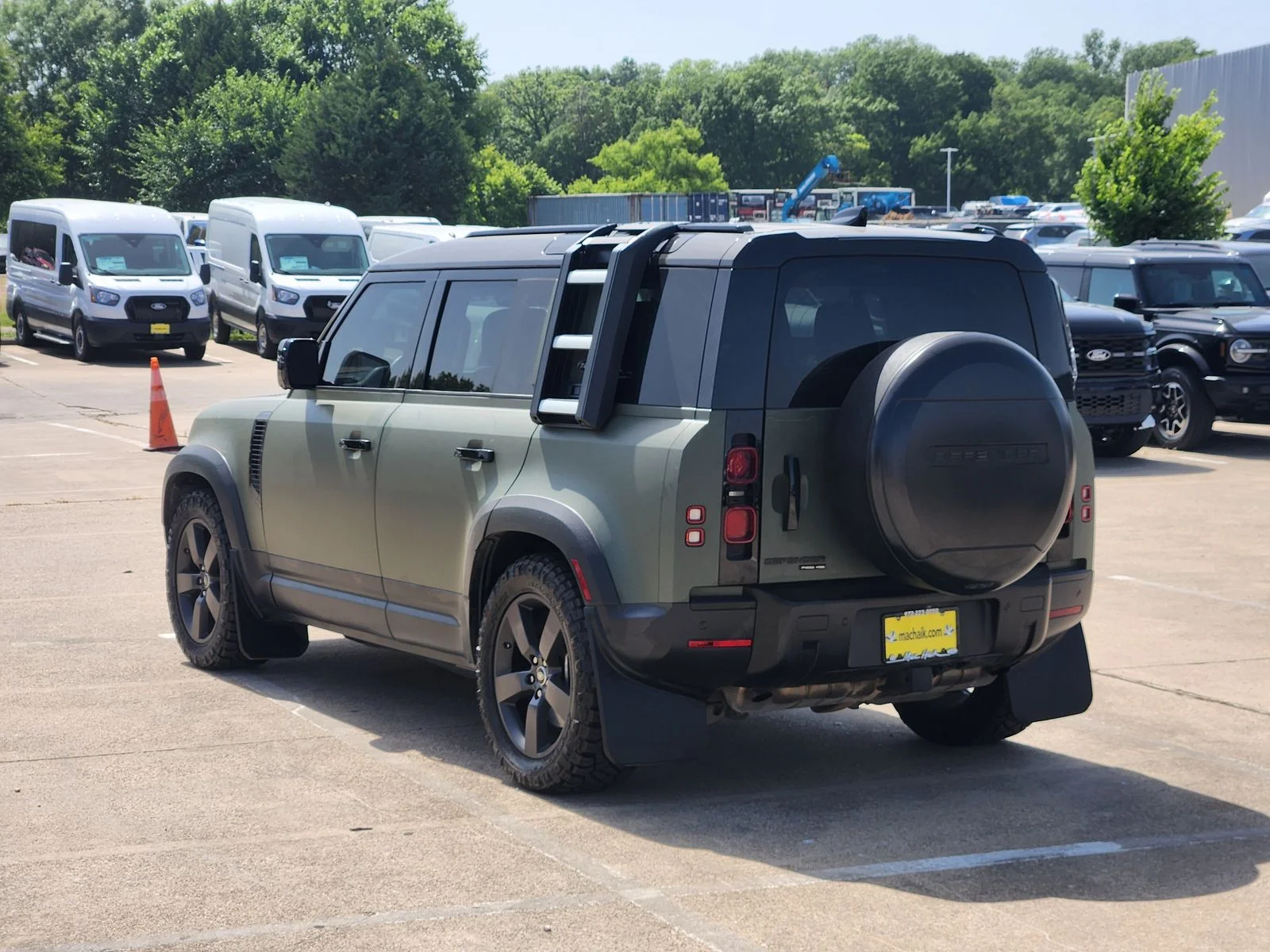 Used 2020 Green Land Rover HSE image 4