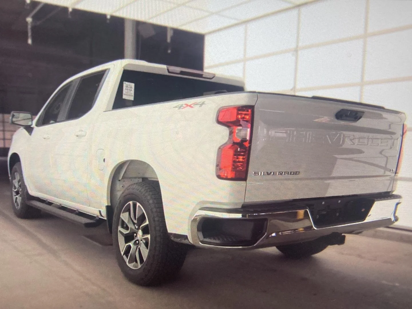 Used 2024 Summit White Chevrolet LT image 5