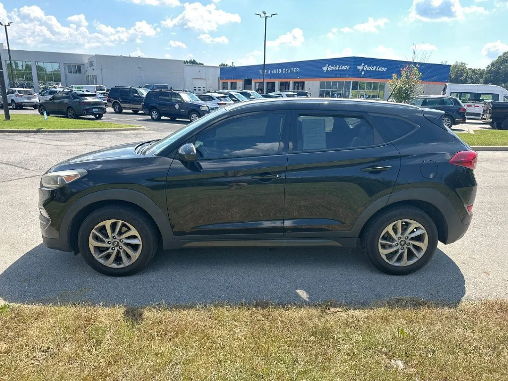 Used 2016 Gray Hyundai SE image 8