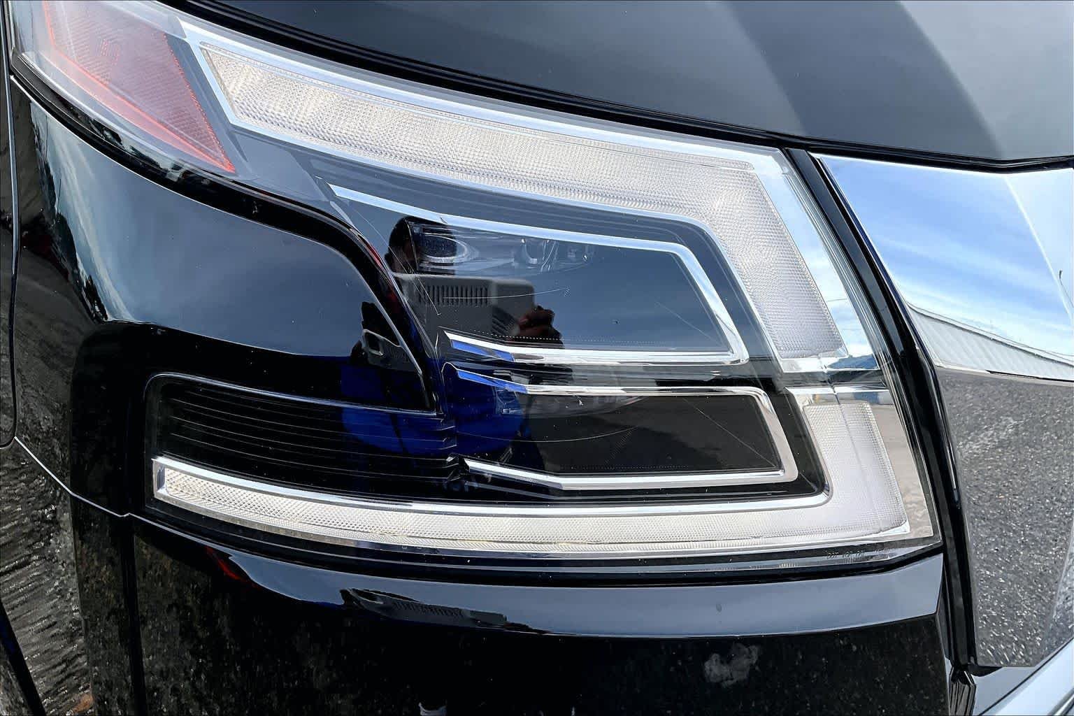 Used 2023 Super Black Nissan Platinum image 29