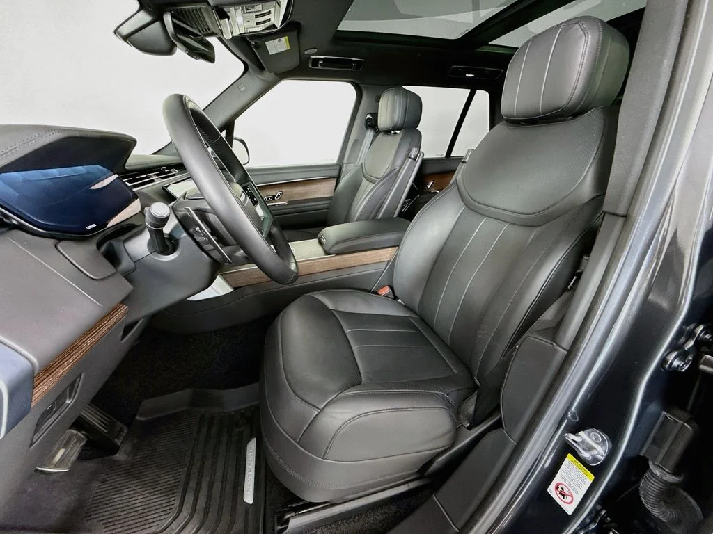 Certified Used 2024 Santorini Black Metallic Land Rover SE image 5
