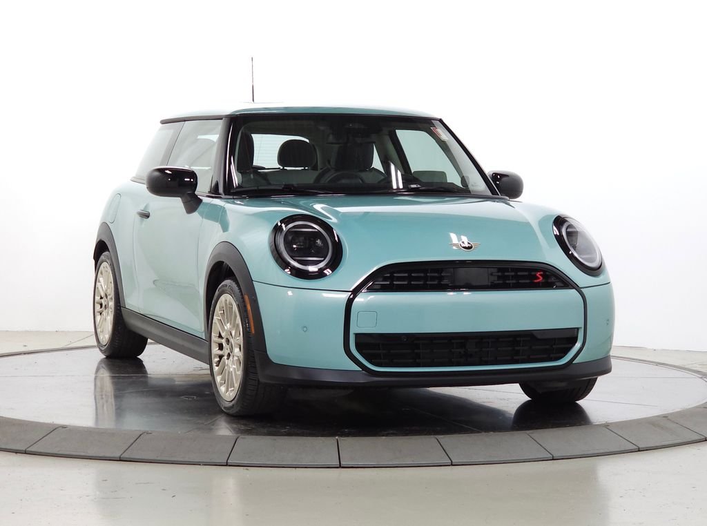 2025 MINI Hardtop Cooper S Signature's photo