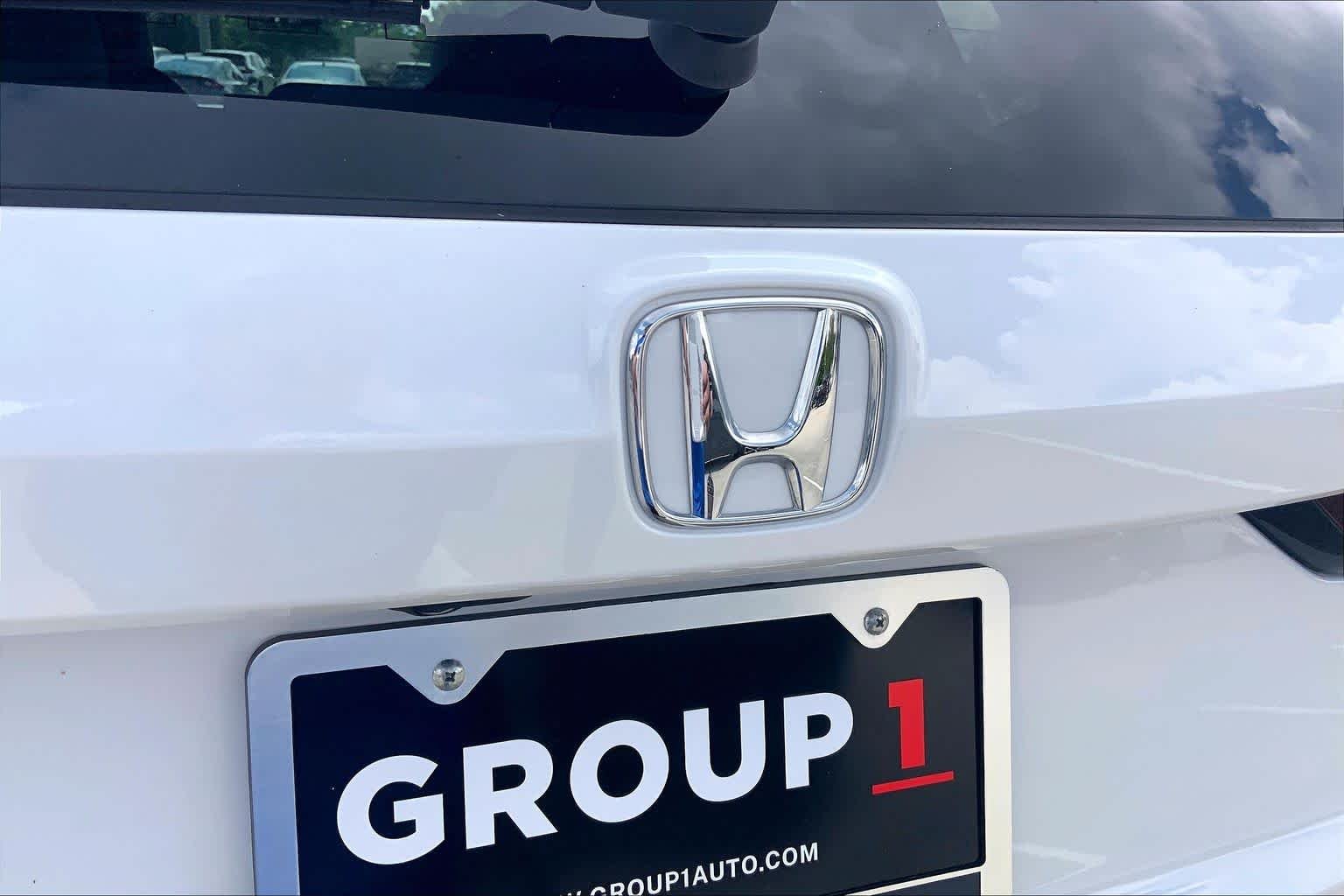 Used 2025 Platinum White Pearl Honda EX image 10