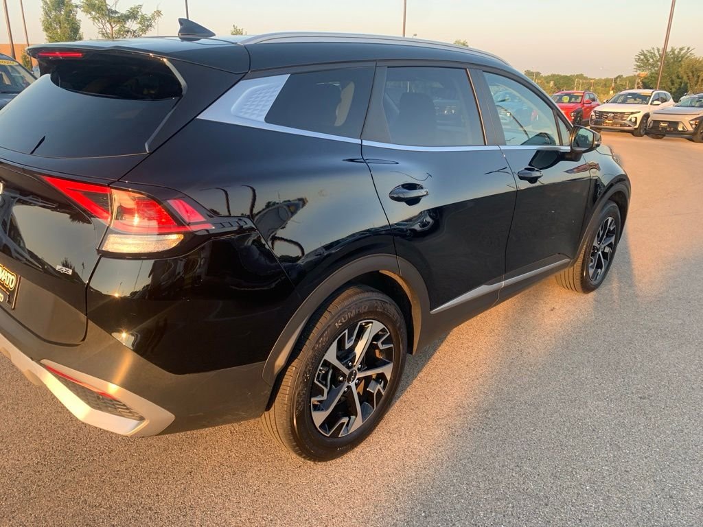 Used 2024 Black Kia EX image 6