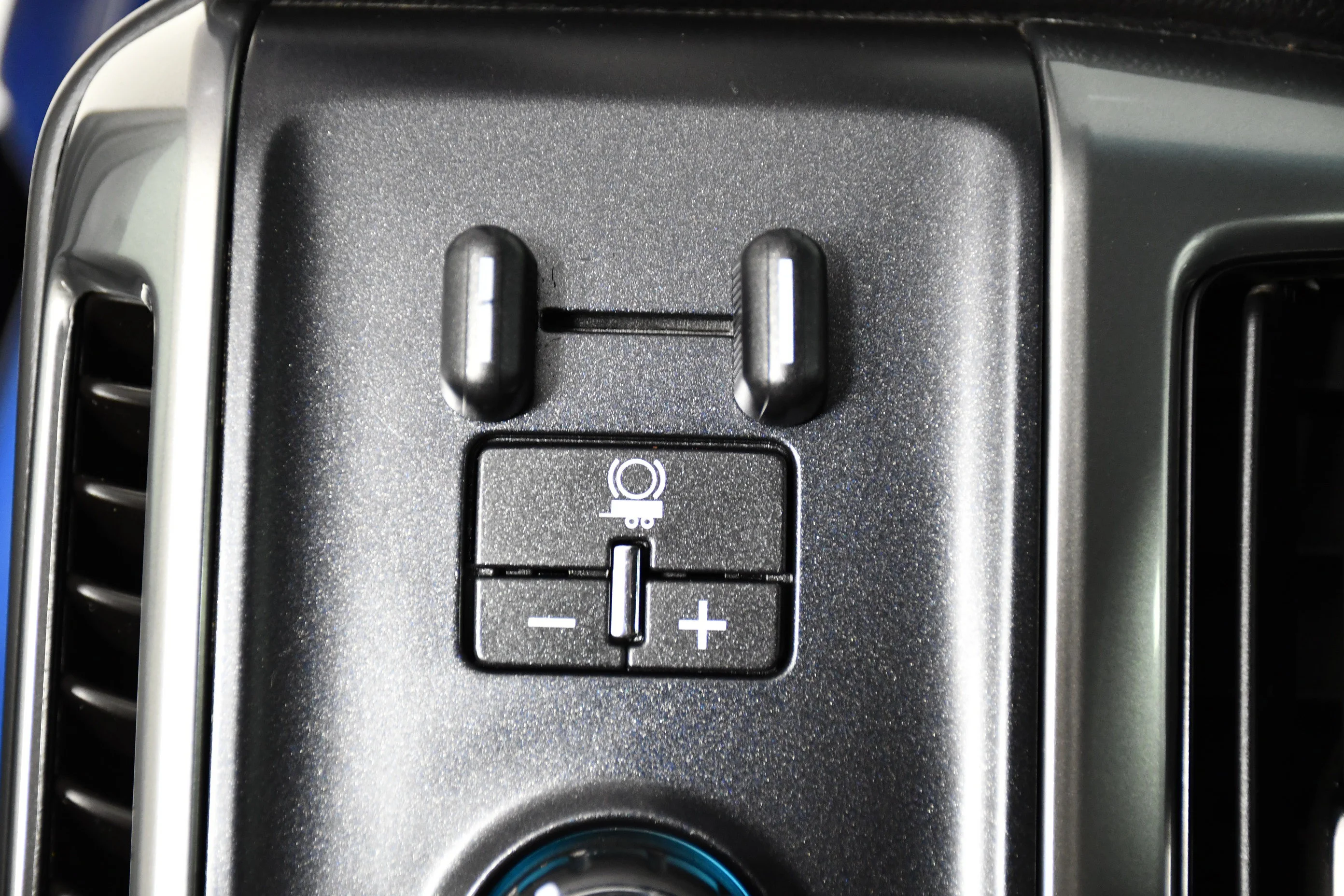 Used 2018 Deep Ocean Blue Metallic Chevrolet LT image 40