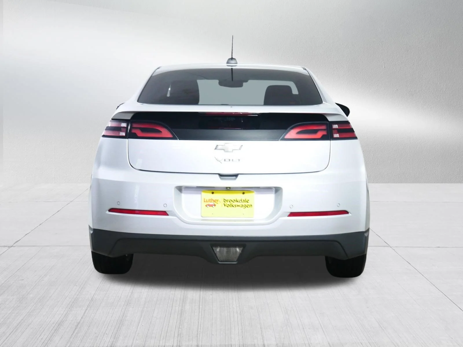 Used 2015 Silver Ice Metallic Chevrolet  image 6