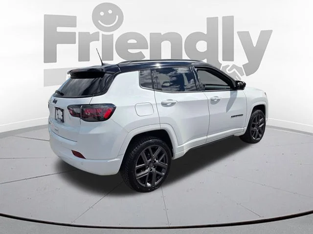 Used 2024 White Jeep Limited image 5