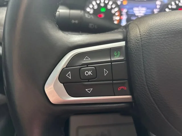 Used 2022  Jeep Latitude Lux image 35