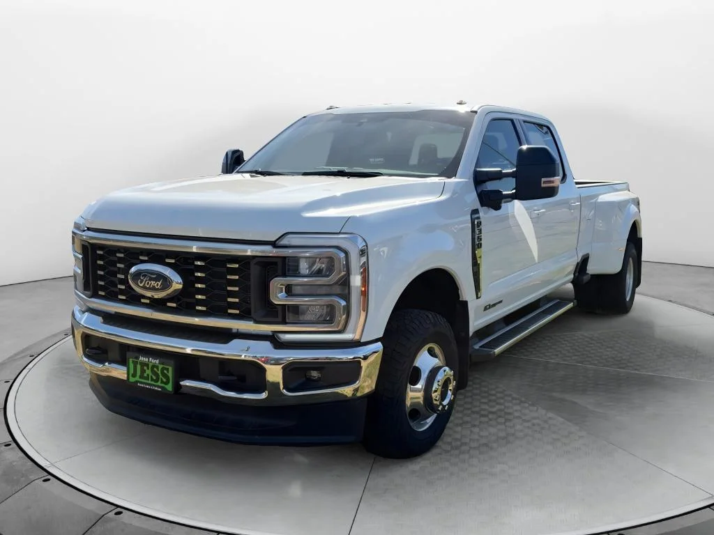 Used 2025 Oxford White Ford LARIAT image 1