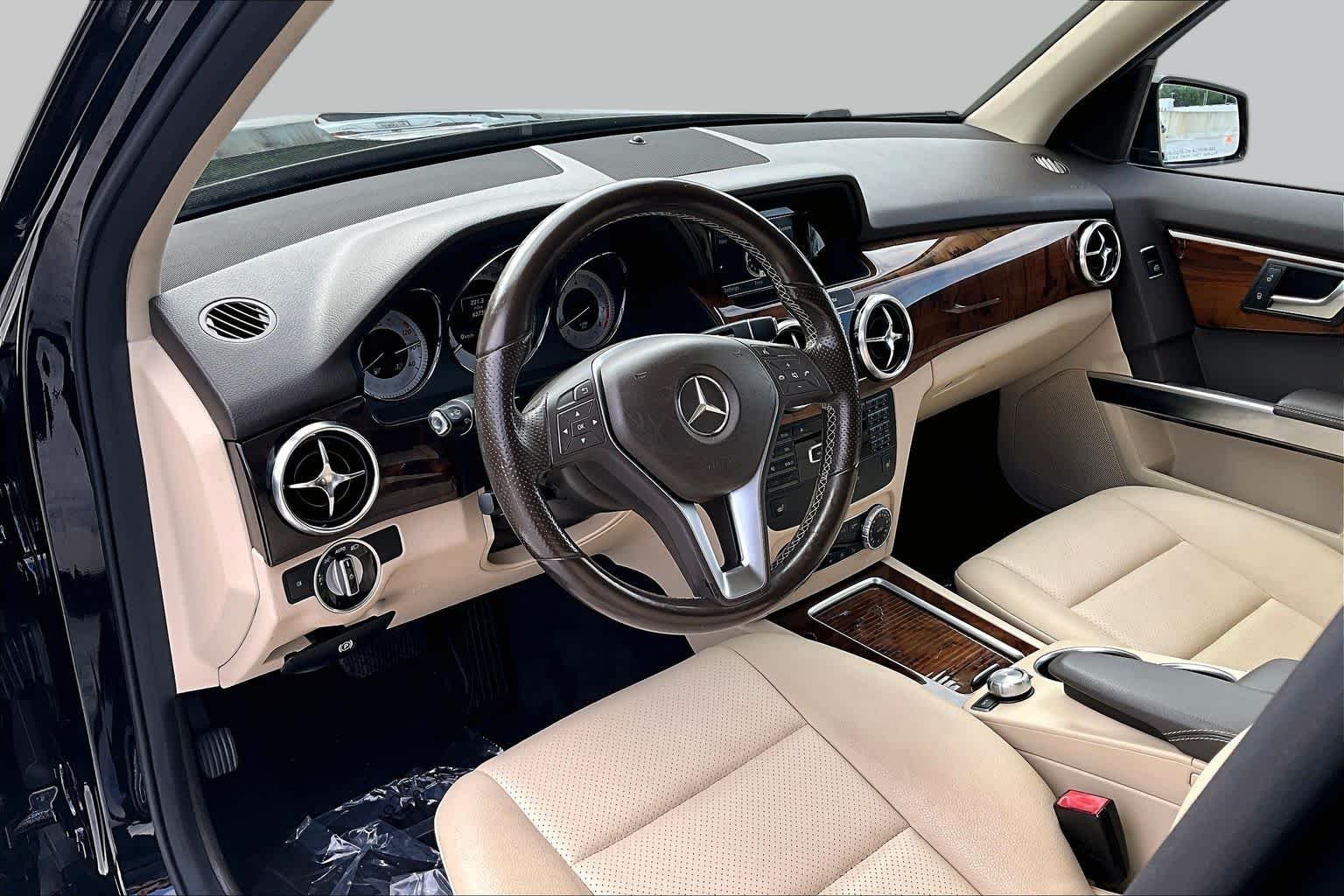 Used 2015 Obsidian Black Metallic Mercedes-Benz GLK 350 image 18