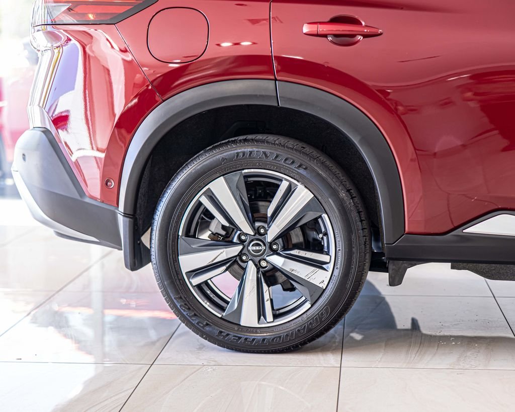 Used 2023 Red Nissan Platinum image 11