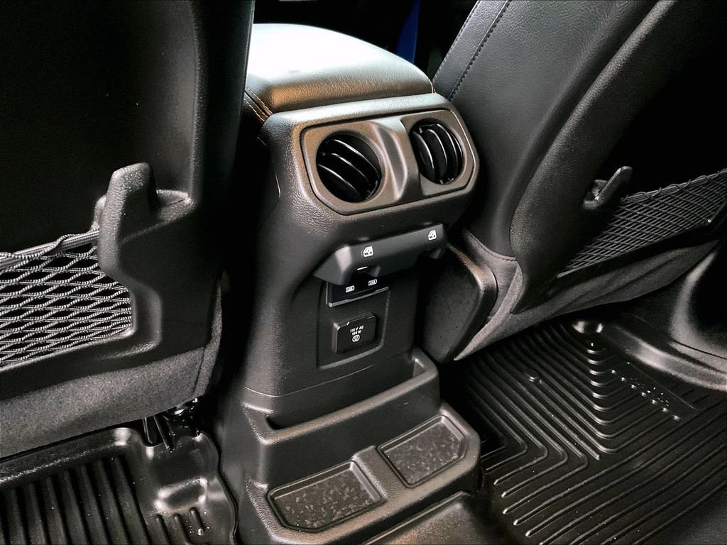 Used 2025 Hydro Blue Pearl Coat Jeep Sahara image 28
