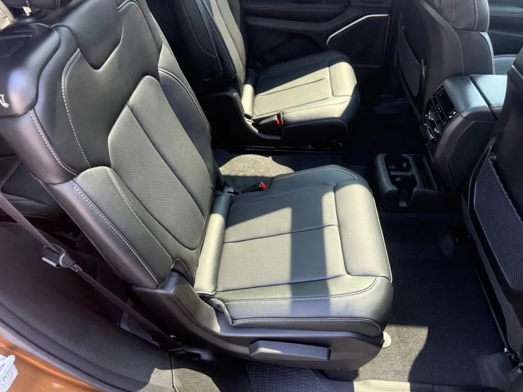 New 2026 Copper Shino Metallic Clear-Coat Exterior Paint Jeep Limited Reserve image 50