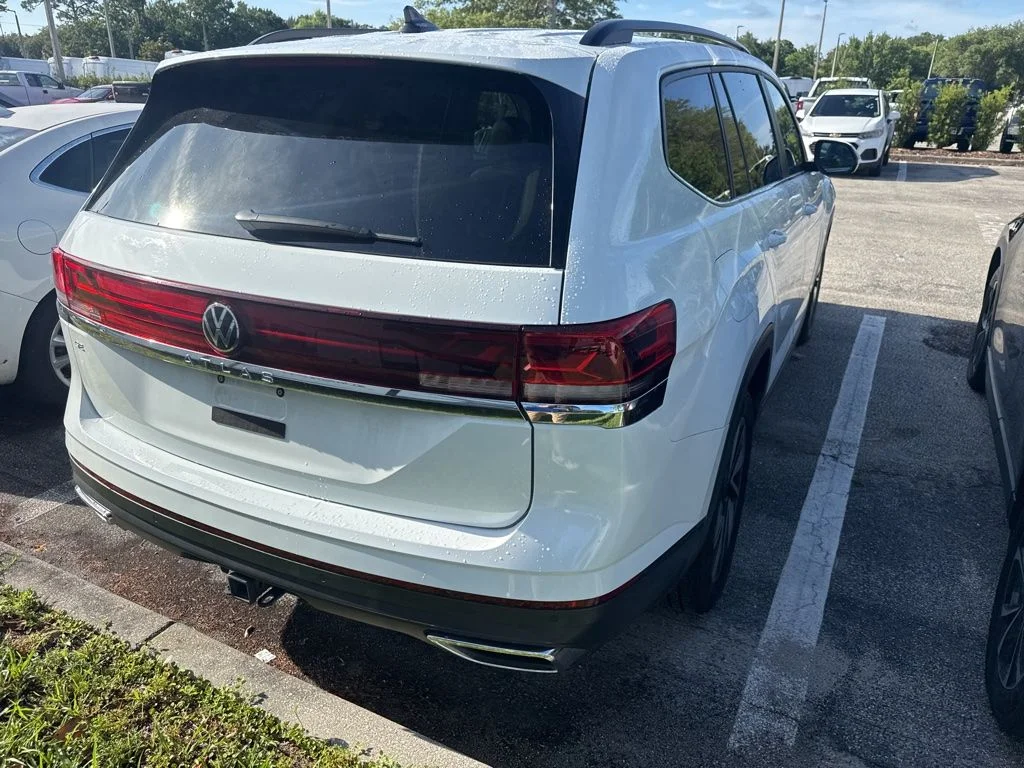 Used 2024  Volkswagen 2.0T SE w/Technology image 6