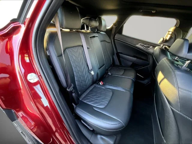 Used 2025 Red Kia X-Line image 32