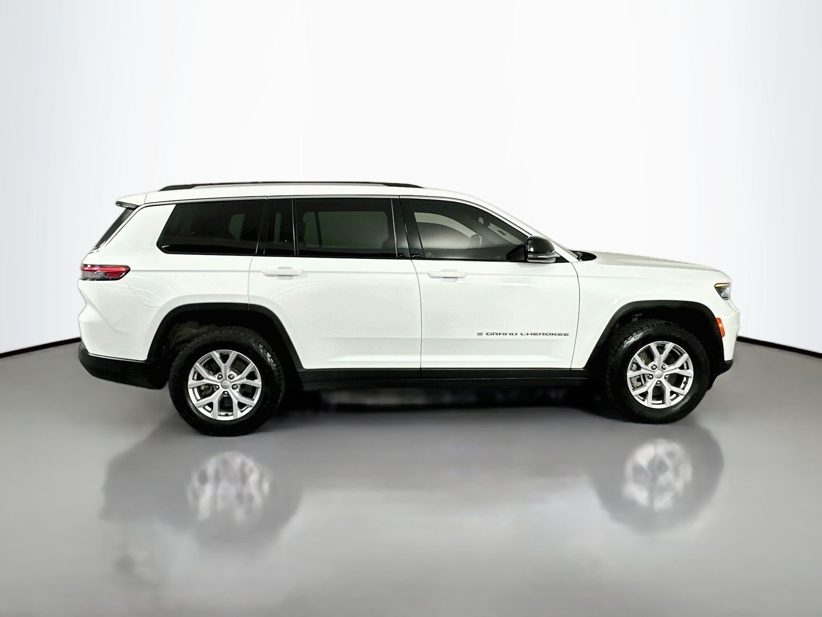 Used 2022 Bright White Clearcoat Jeep Limited image 9