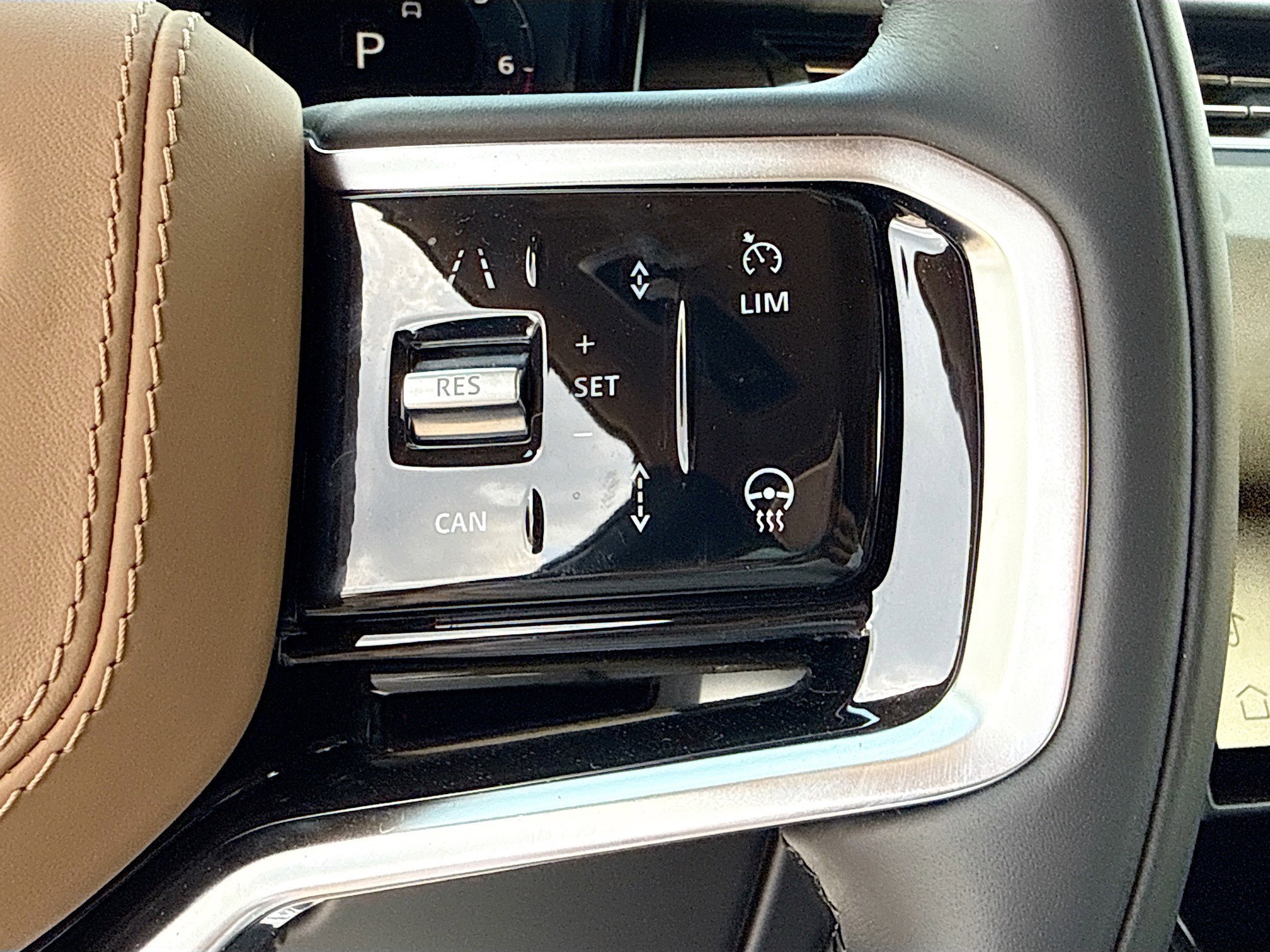 New 2026 Fuji White LAND ROVER SE image 38