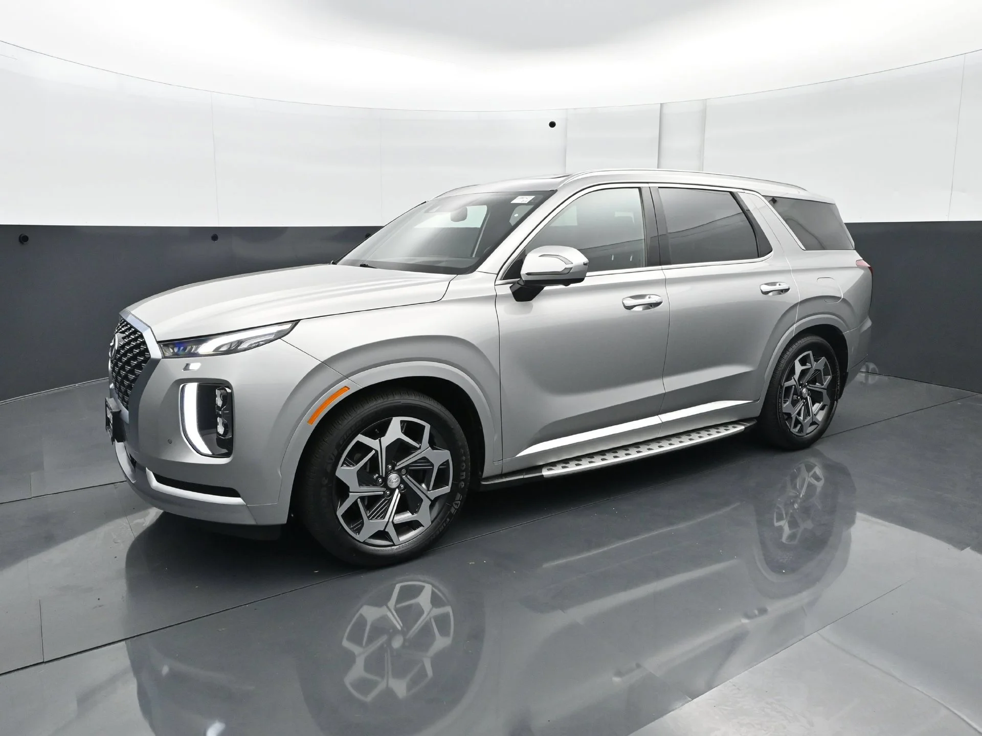 Used 2021 Hyundai Palisade Calligraphy with VIN KM8R7DHE3MU259697 for sale in Burnsville, Minnesota