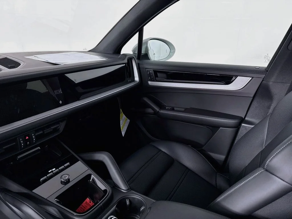 Certified Used 2025  Porsche  image 23