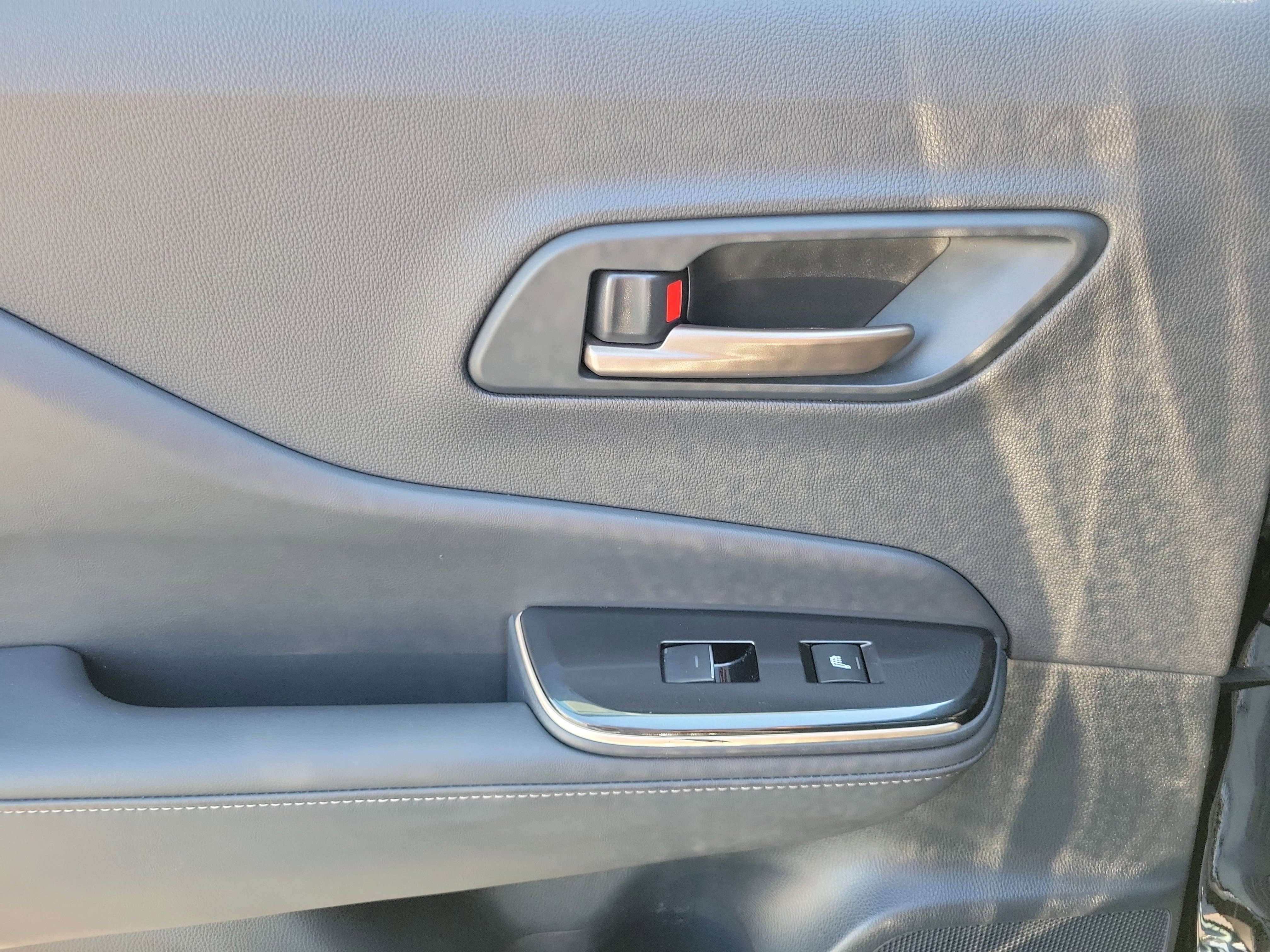 2025 Toyota Crown XLE - Photo 12