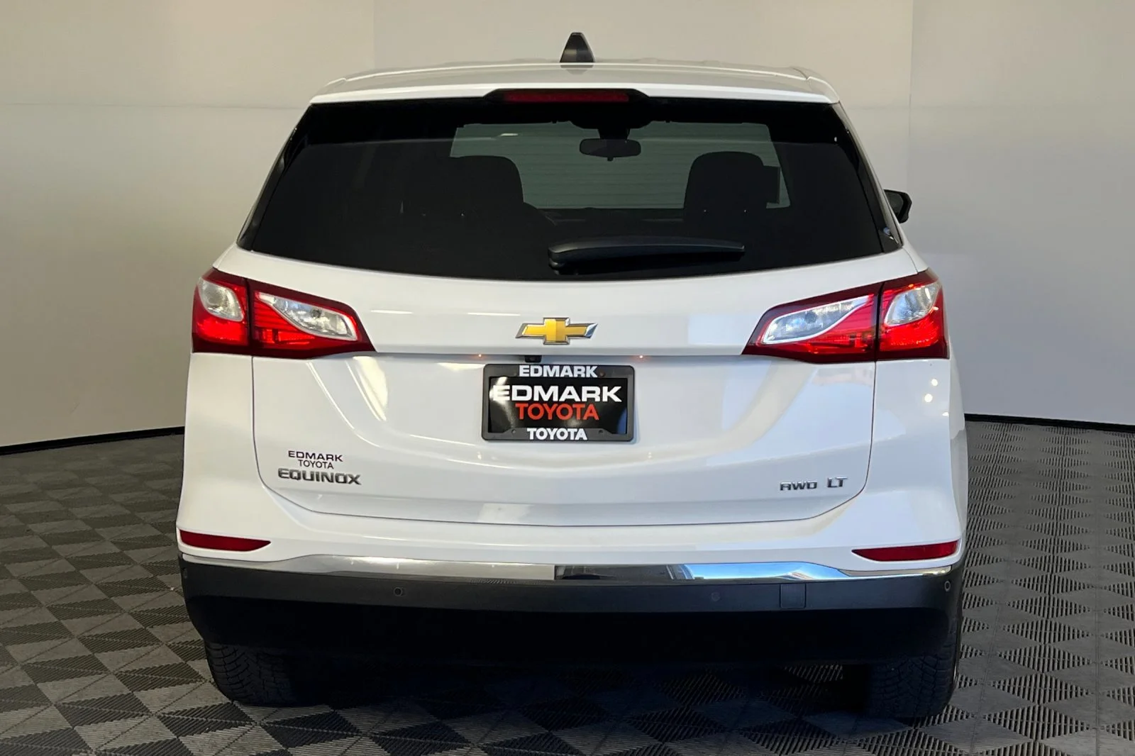 Used 2020 Summit White Chevrolet LT image 4