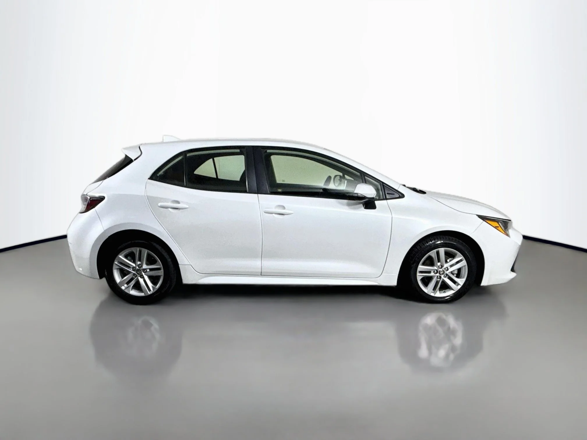 Used 2021 Wind Chill Pearl Toyota SE image 8