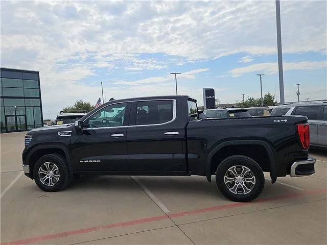 Used 2025 Onyx Black GMC SLT 4x4 Crew Cab 5.75 ft. box 147.4 in. WB image 2