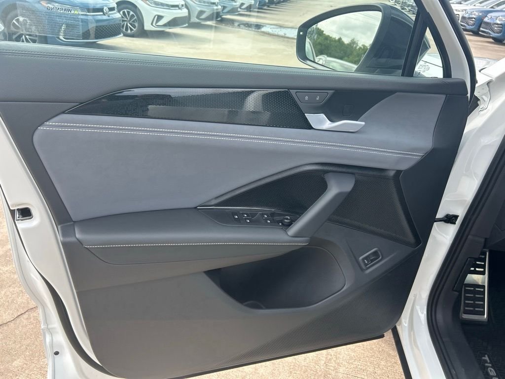 New 2026 White/off-white Volkswagen 2.0T SE R-Line Black image 50