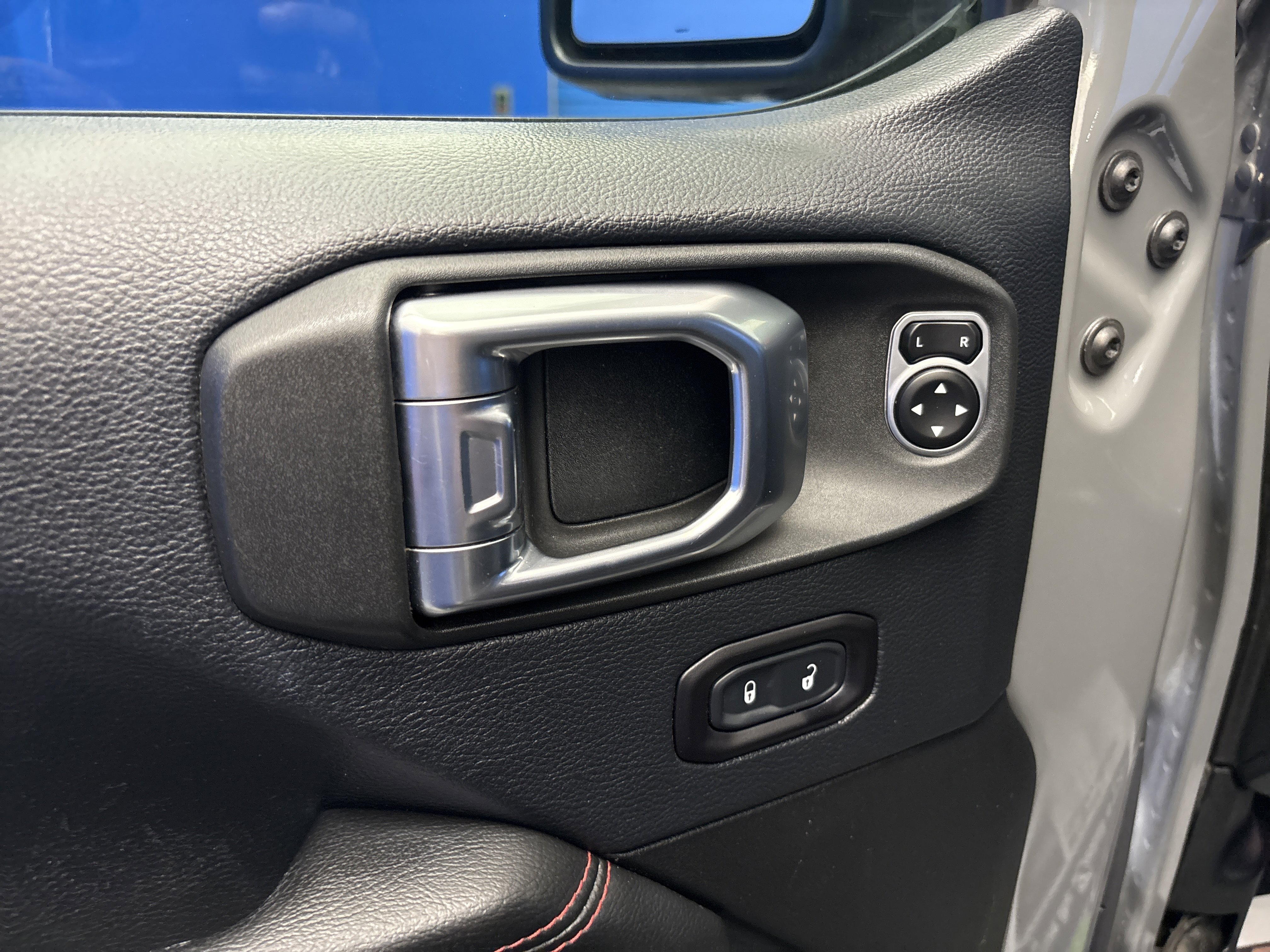 Used 2018 Gray Jeep Rubicon image 10
